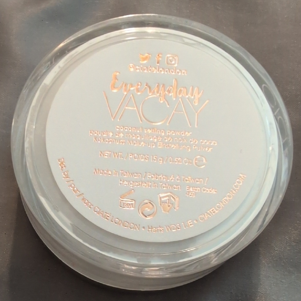 Ciate Everyday Vacay Setting Powder - White